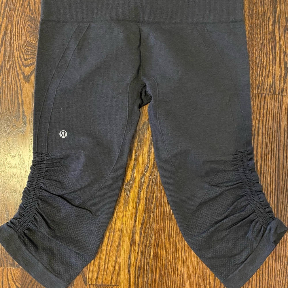 Lululemon Athletica Black Cropped Pants - size 8